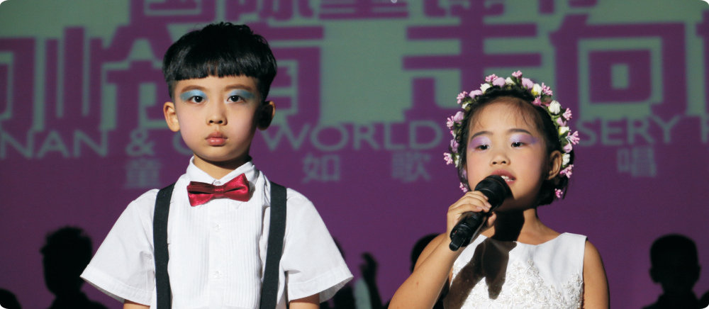 1435224343721987.jpg 大小主持人精彩亮相2.jpg