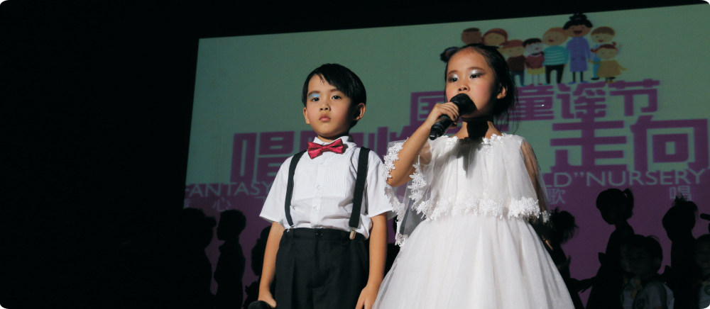 1435224390236348.jpg 大小主持人精彩亮相6.jpg